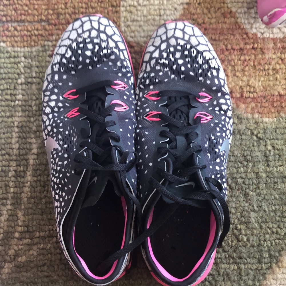 Nike tennis shoes